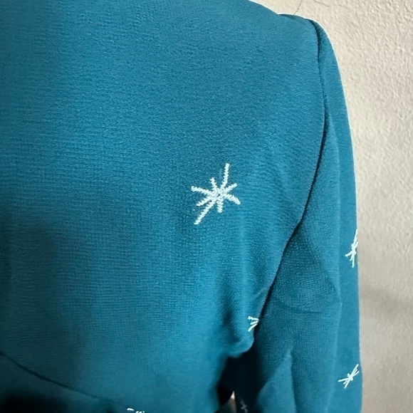 HONEY PUNCH BACKLESS LONG SLEEVE DRESS IN A BEAUTIFUL PEACOCK GREEN - Picture 6 of 8